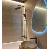 furdoszoba matt csempe kohatasu modern ivory elcsiszolt bezs nagymeretu plasztikus 3d csikos falburkolat.jpg